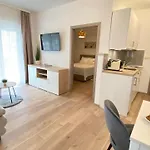 Komljenovic * Pula
